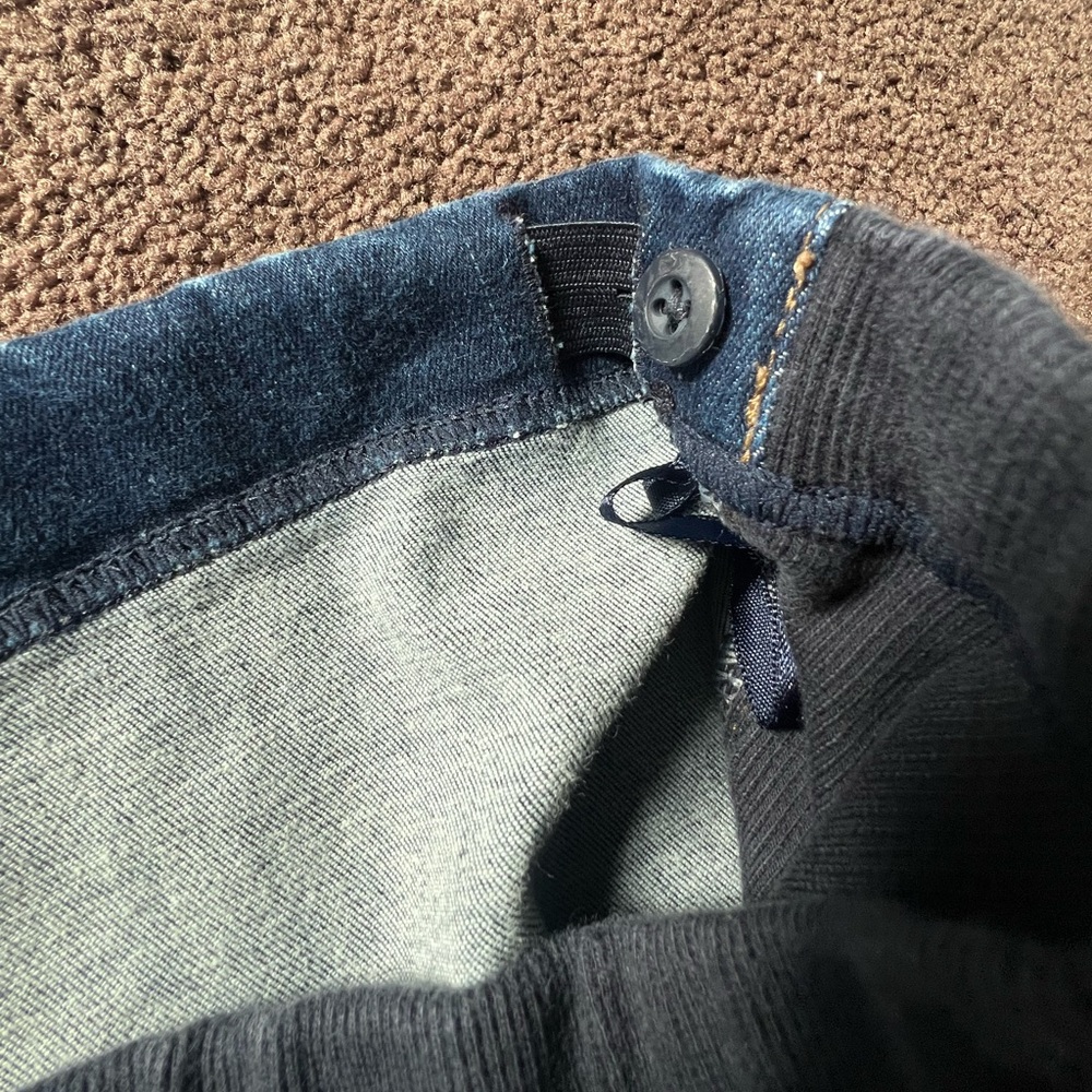Uniqlo Maternity Skinny Jeans - Picture 6 of 9